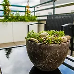 The Town Hall -welcome Apartment-free Outdoor Parking-ac Appartamento *
