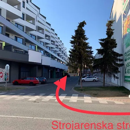 The Town Hall -welcome Apartment-free Outdoor Parking-ac Kosice