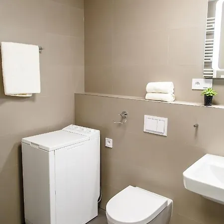 The Town Hall -welcome Apartment-free Outdoor Parking-ac Apartmán